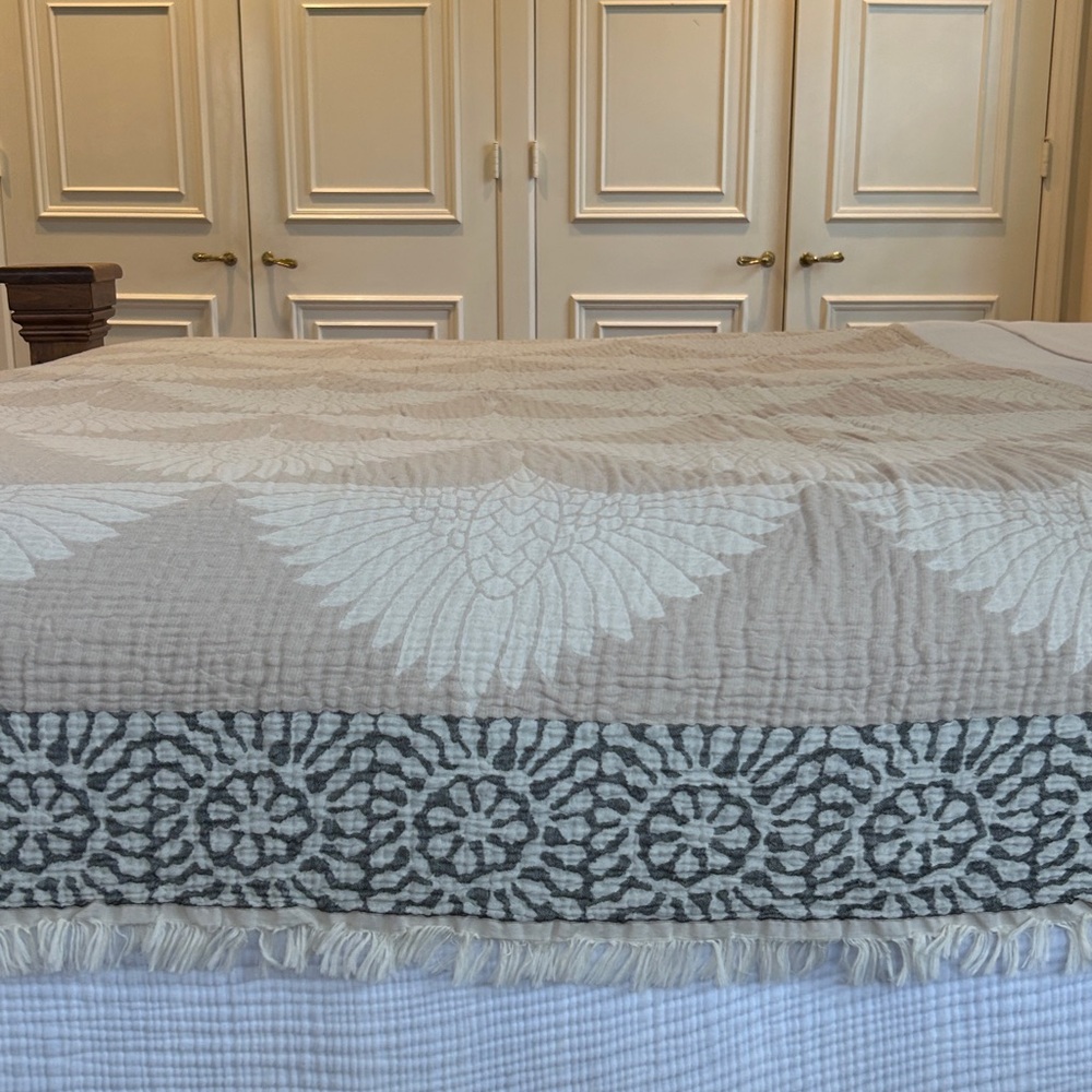 Modern Birds in Flight Crane Tan Cream Woven Organic Cotton Throw Size 55 x 75 - Picture 5 of 16